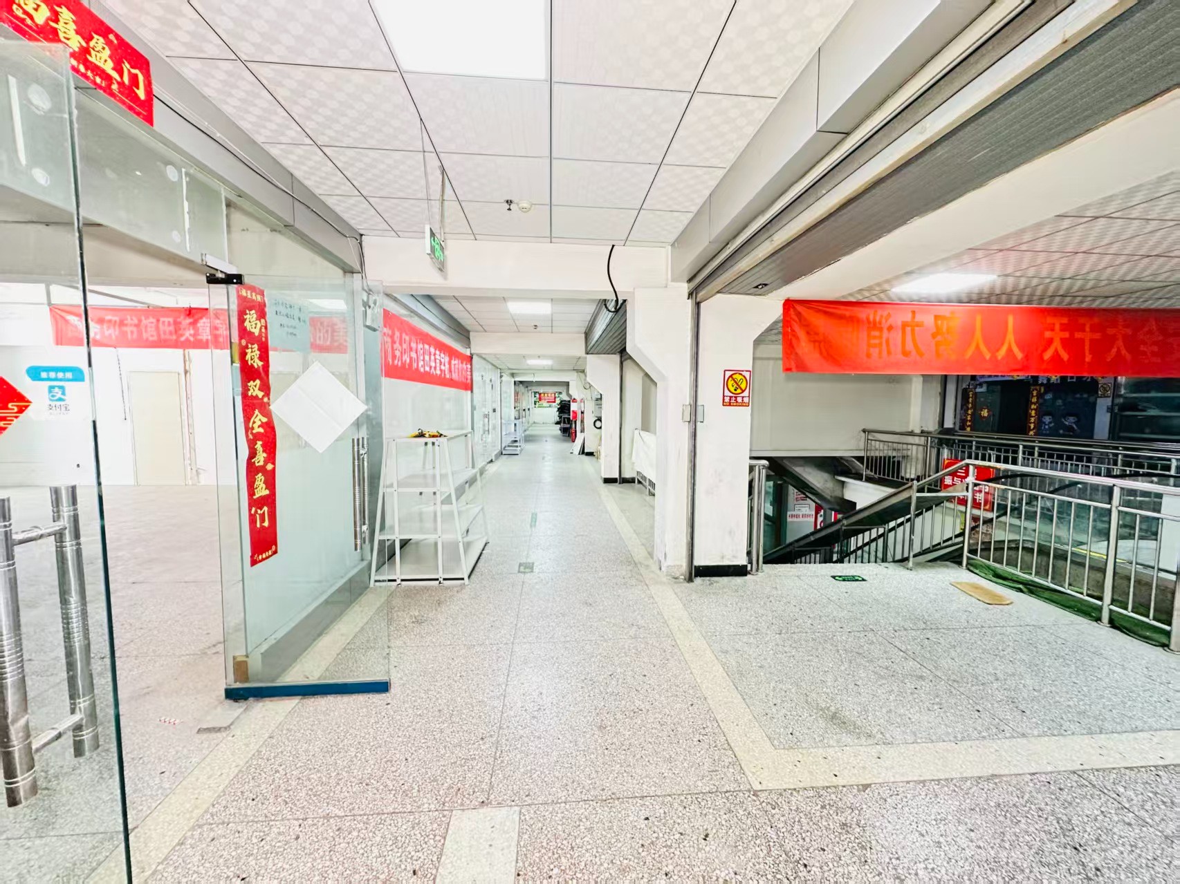孔明街引入人工智能技术应用场景，推动AI与商业、零售、电商、企业服务等领域融合发展。